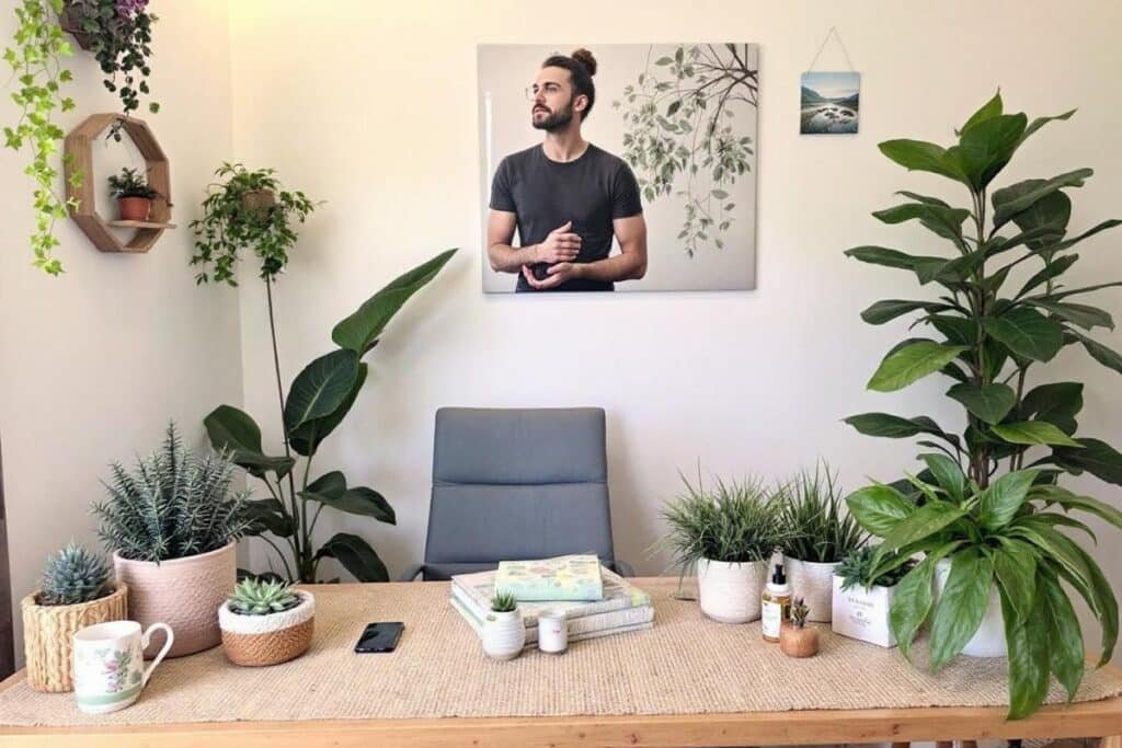 Lire la suite à propos de l’article Je gagne 3 200€/mois comme thérapeute bien-être » : cette reconversion qui cartonne